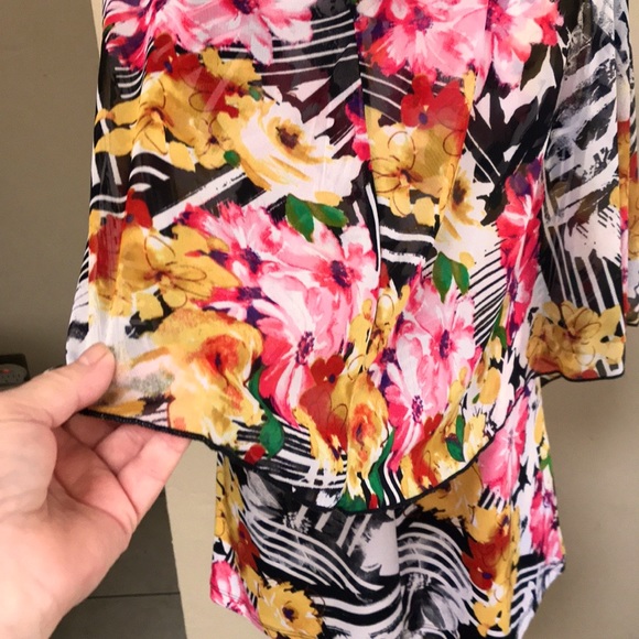 Susie In The City Floral Multicolor Blouse.       Size Large - Picture 7 of 12
